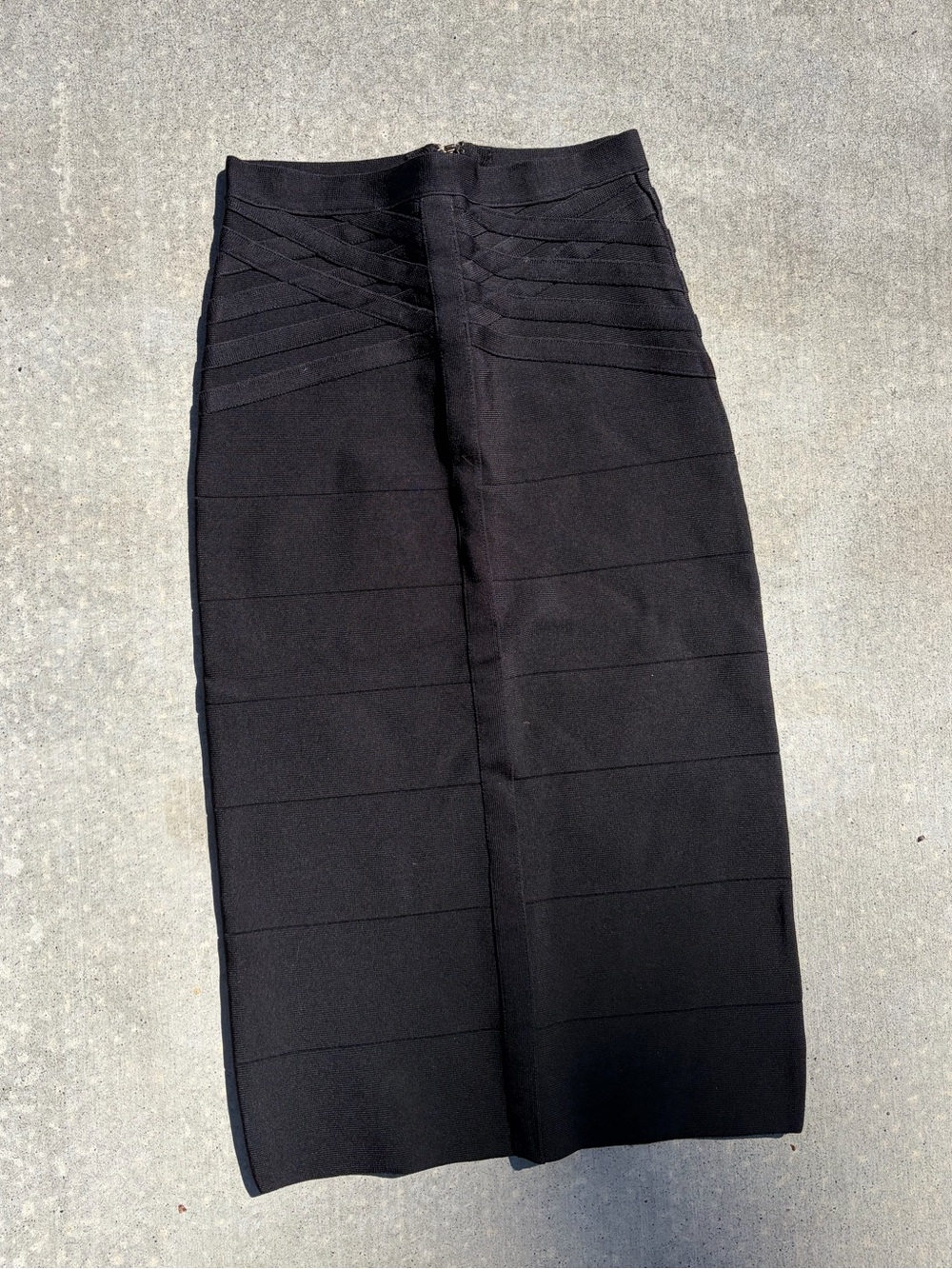 bebe Black Textured Bandage Skirt with Exposed Zip
